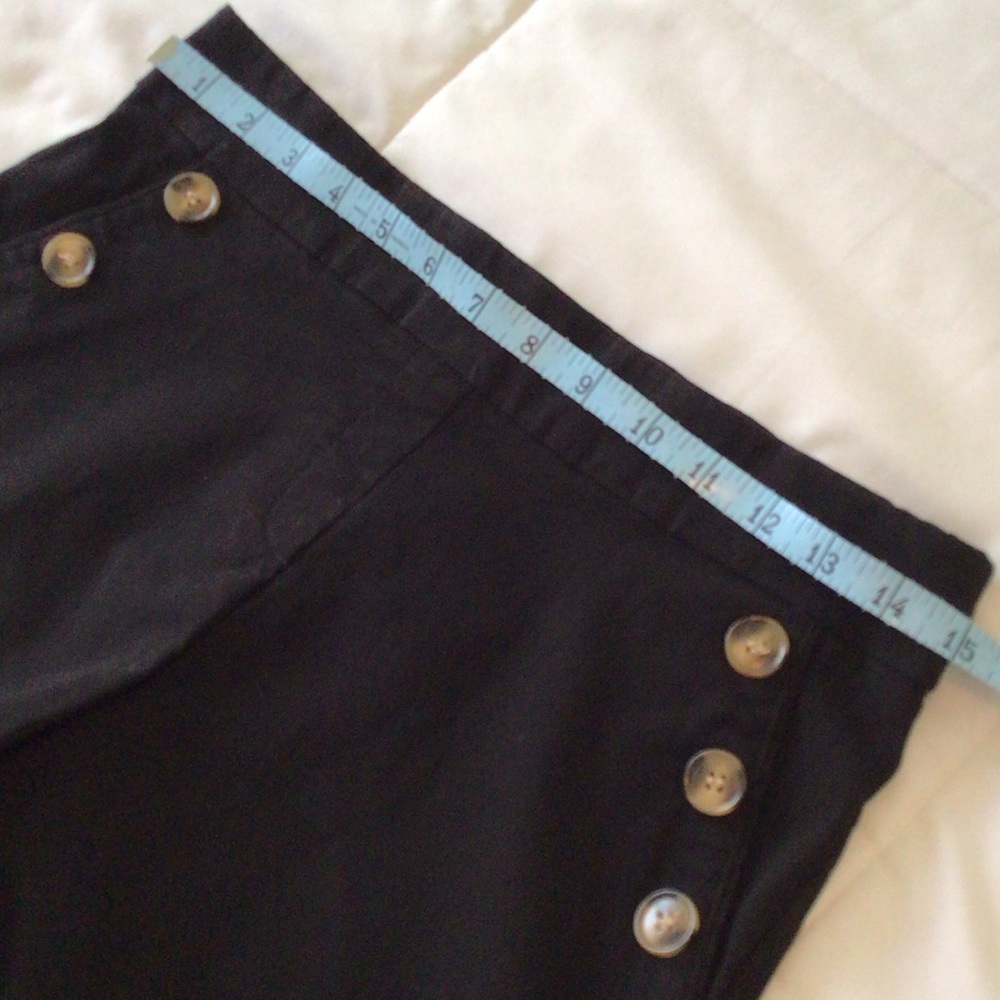 Fit Sight - Stylish Black Women's Shorts - Picture 5 of 6